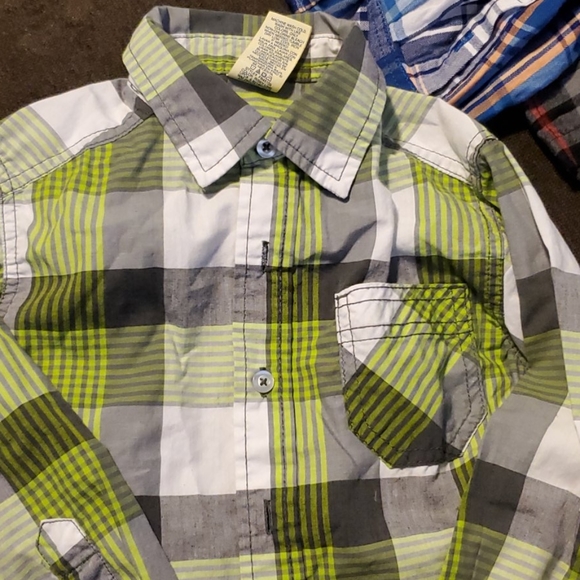 1 button down and 3 flannels! - Picture 5 of 5
